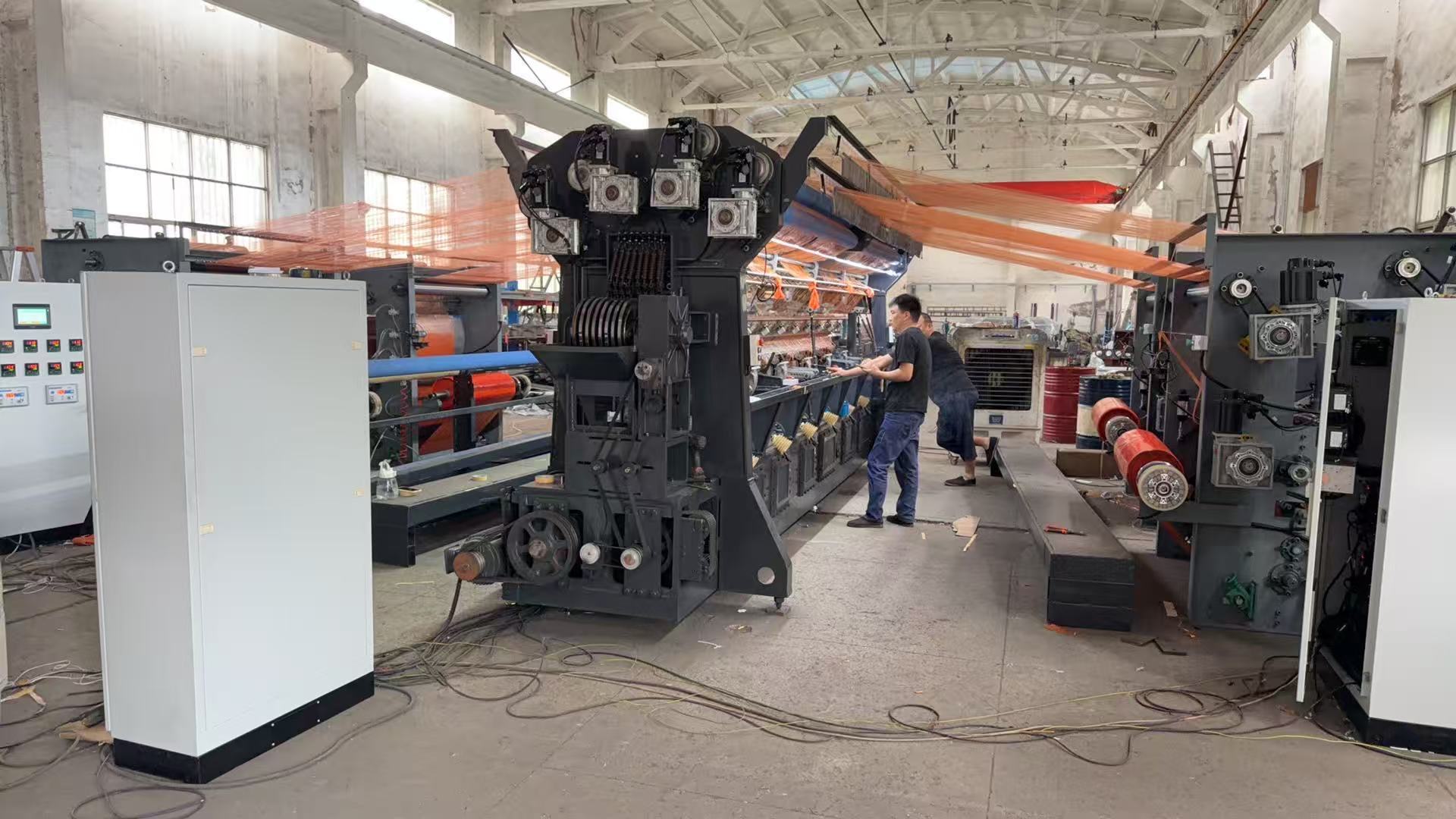 último caso de la compañía sobre Double Needle Bed Warp Knitting Machine for Industrial Textile Manufacturing